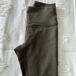 Lululemon Wunder Train Highrise 25” size 6